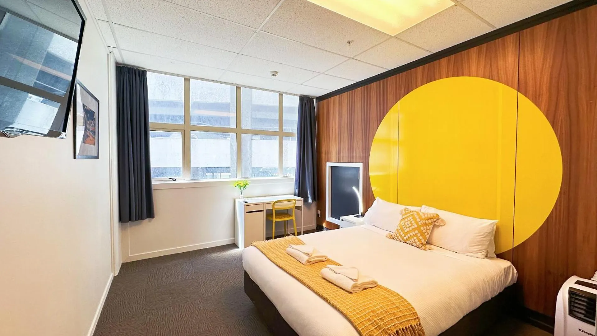 Wellington Hotel 0*,